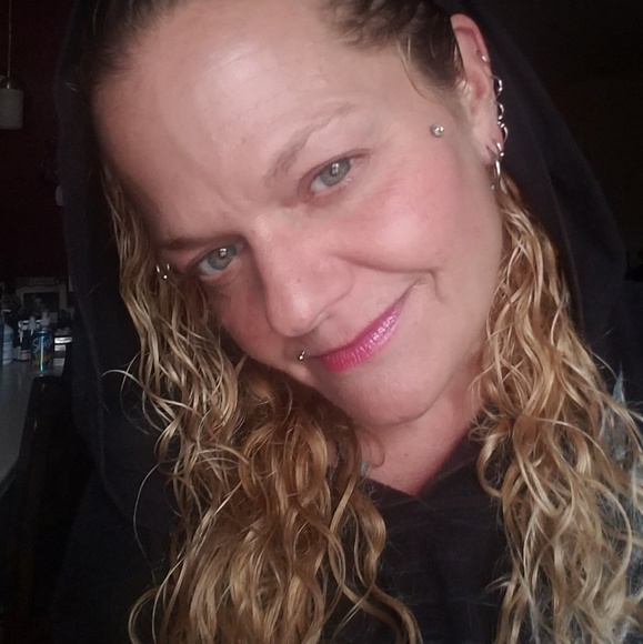 Meet your Posher, Skye - Picture 2 of 2